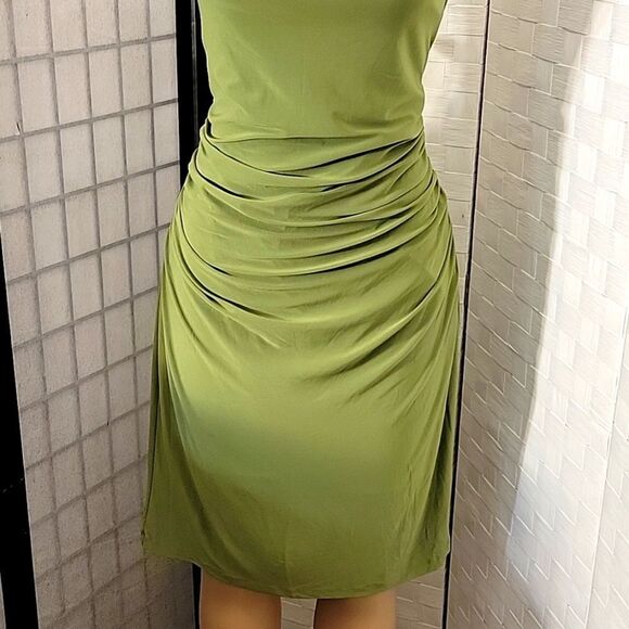 EVAN-PICONE DRAPED NECKLINE SLEEVELESS RUCHED MIDI DRESS - Picture 10 of 13